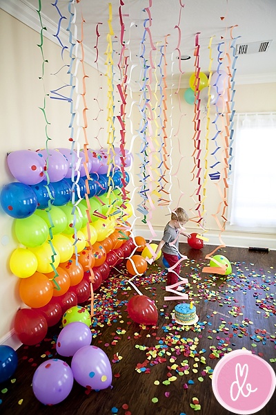 Serpentinas, confetis y globos para la decoración de la fiesta infantil