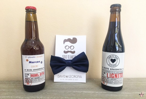 Cervezas artesanales con etiqueta personalizada y tarjetones personalizados