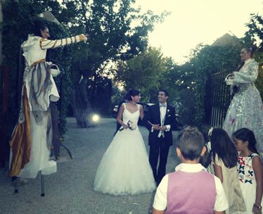 Zancudos en entrada a finca de boda